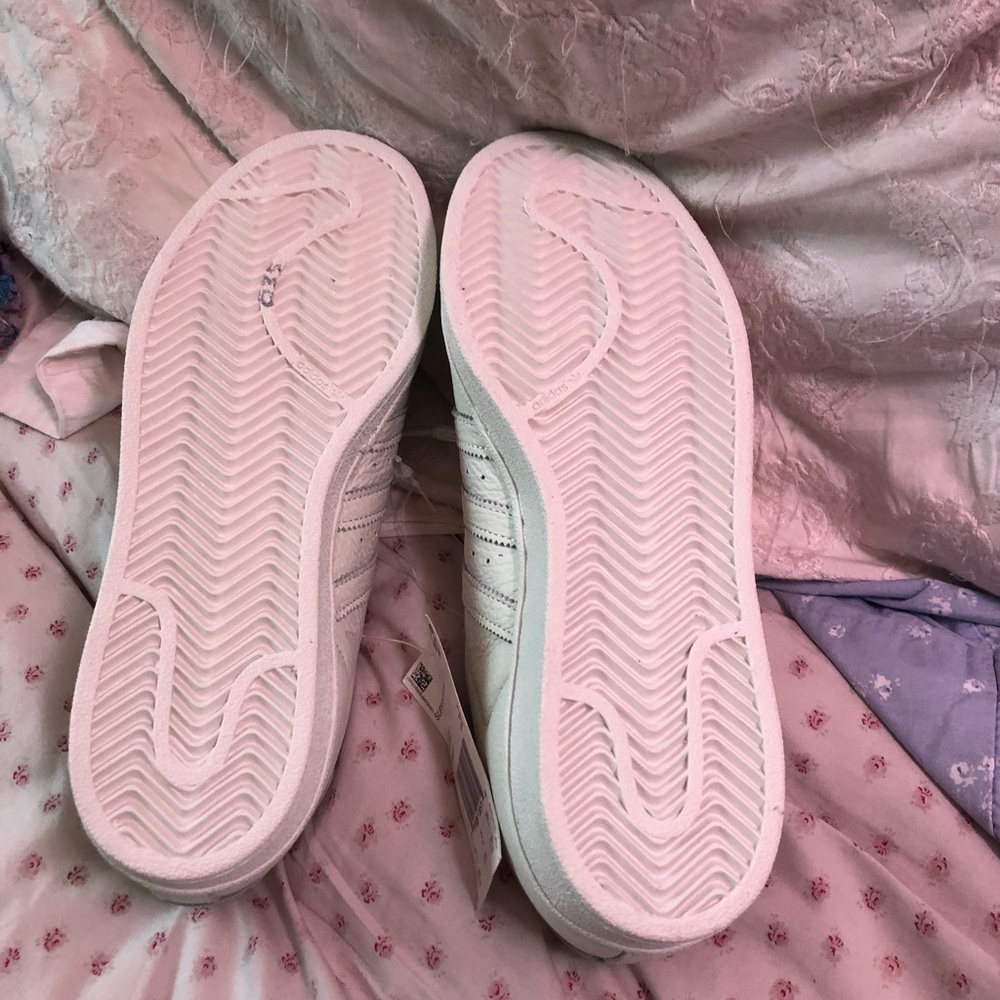 Shoes - Picture 5 of 6